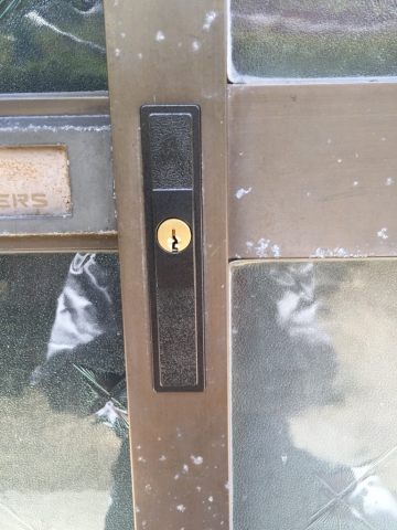 壊れ施錠できない玄関引戸の鍵の交換！！